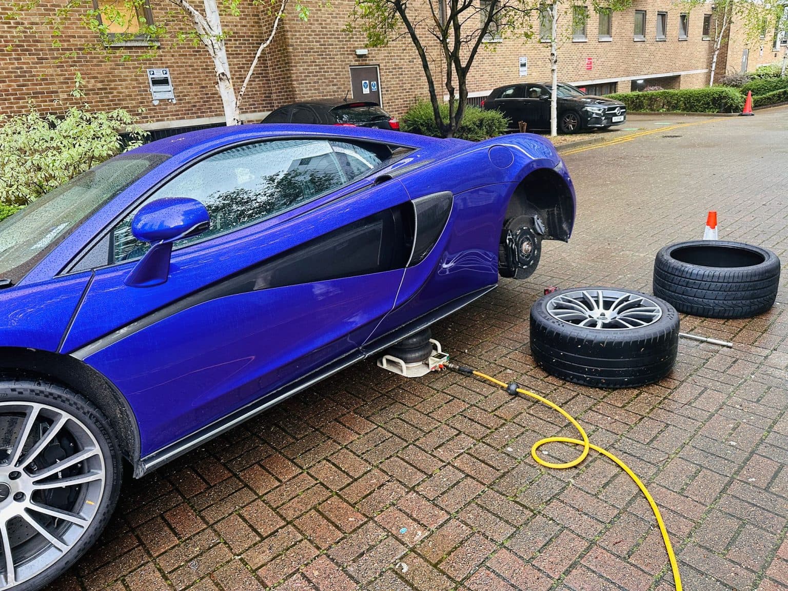 The Advantages of   Fast Tyre Fitting Over Traditional Garage Services